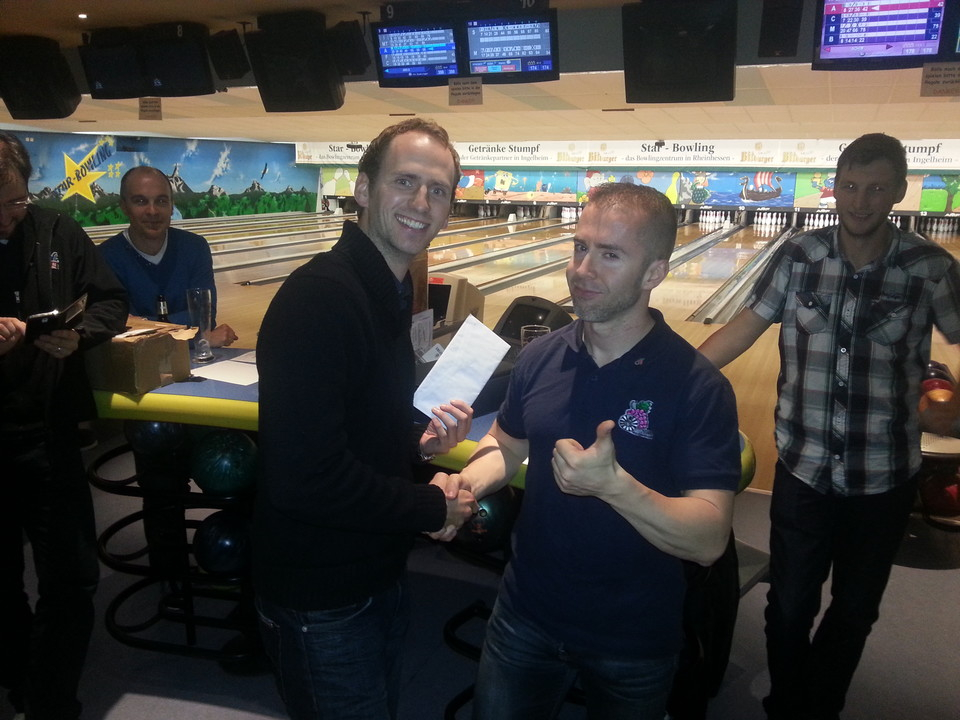 http://round-table.de/redaxo/index.php?rex_media_type=rex_mediapool_maximized&rex_media_file=charity_bowling_nov_14_02_c845cf946b.jpg&buster=1559862487