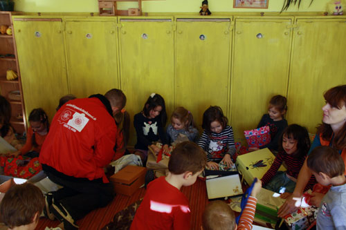 http://round-table.de/redaxo/index.php?rex_media_type=rex_mediapool_maximized&rex_media_file=konvoi.2013.2.jpg&buster=1559862487